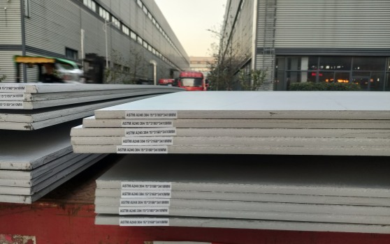 Do you know what the maximum width of 304/304L austenitic stainless steel thick plates that HUA STEEL can provide is?